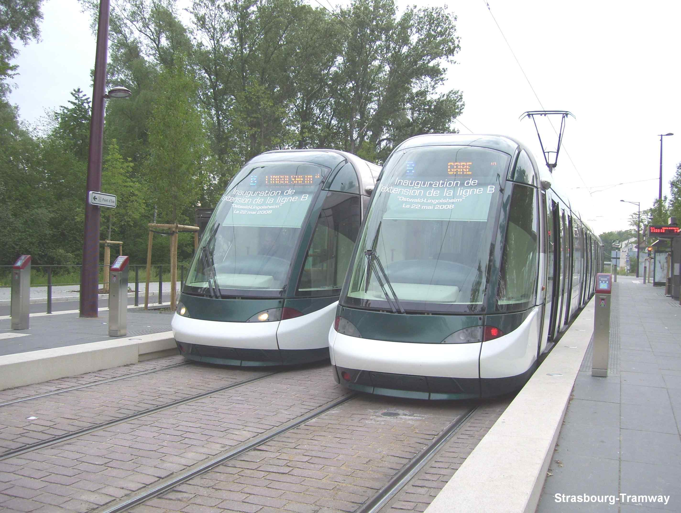 Deux Citadis en station.